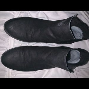 Black Franco Sarto booties// 9.5